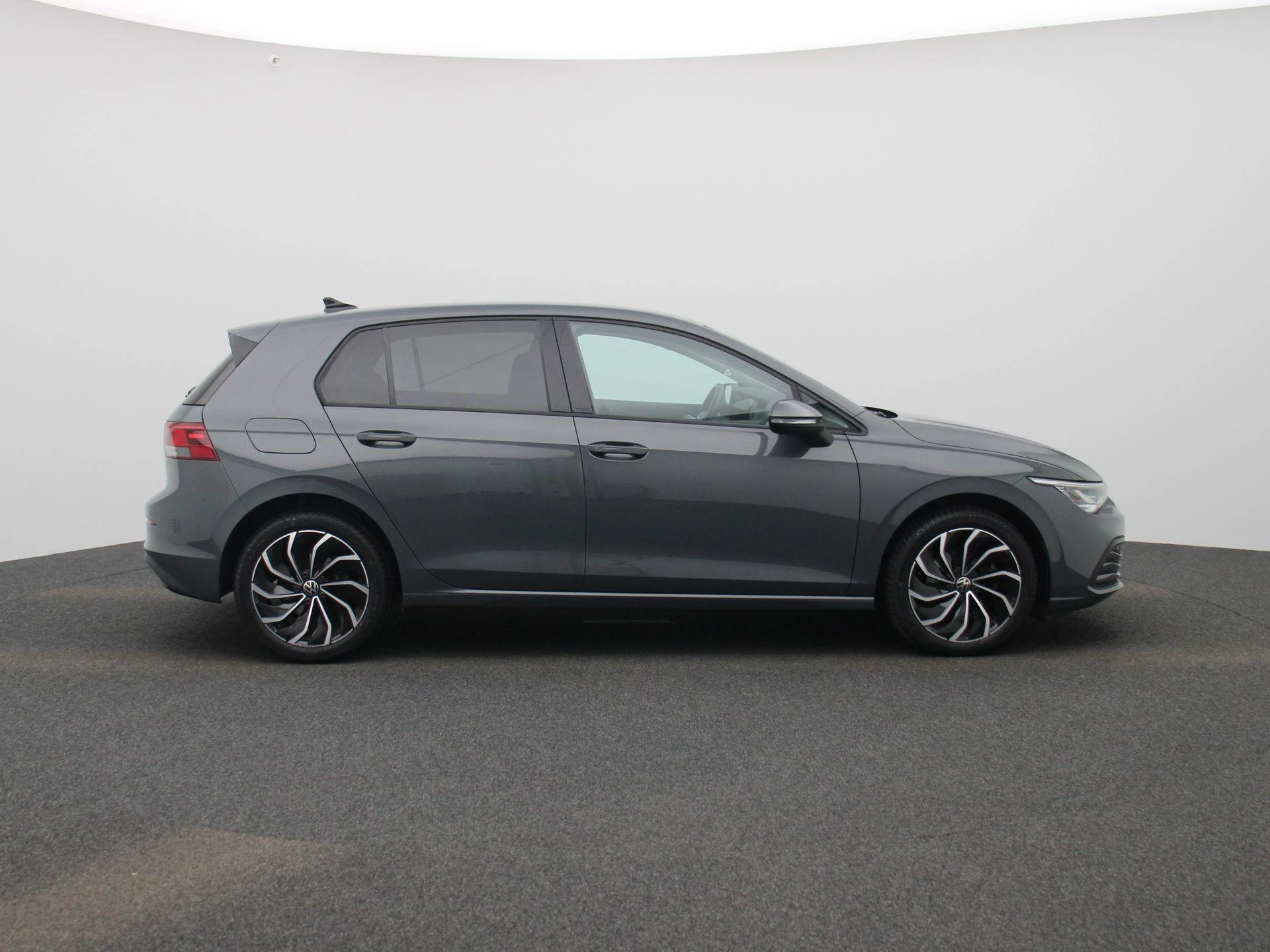 Volkswagen-Golf-image-5
