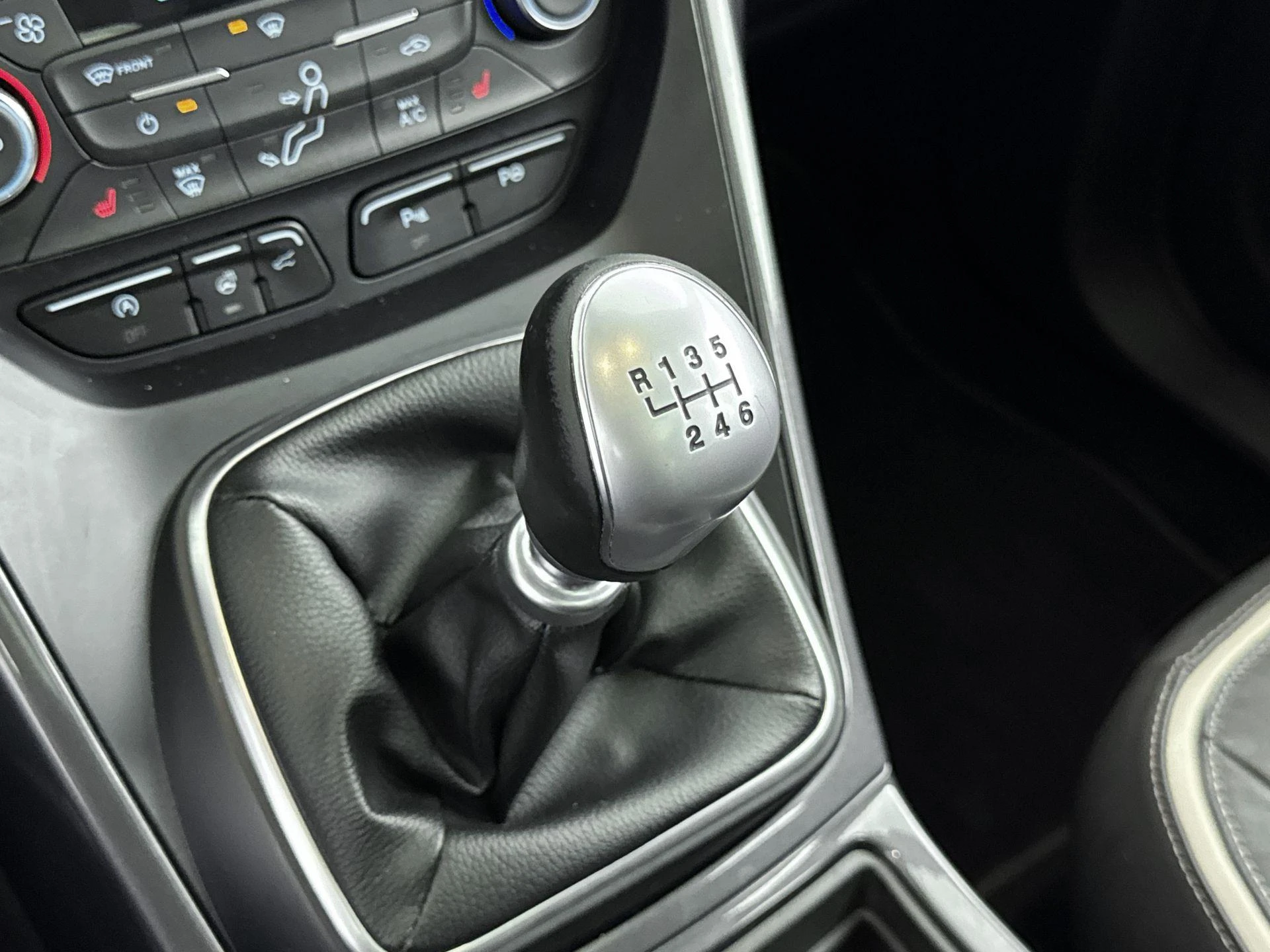 Ford-Kuga-image-13