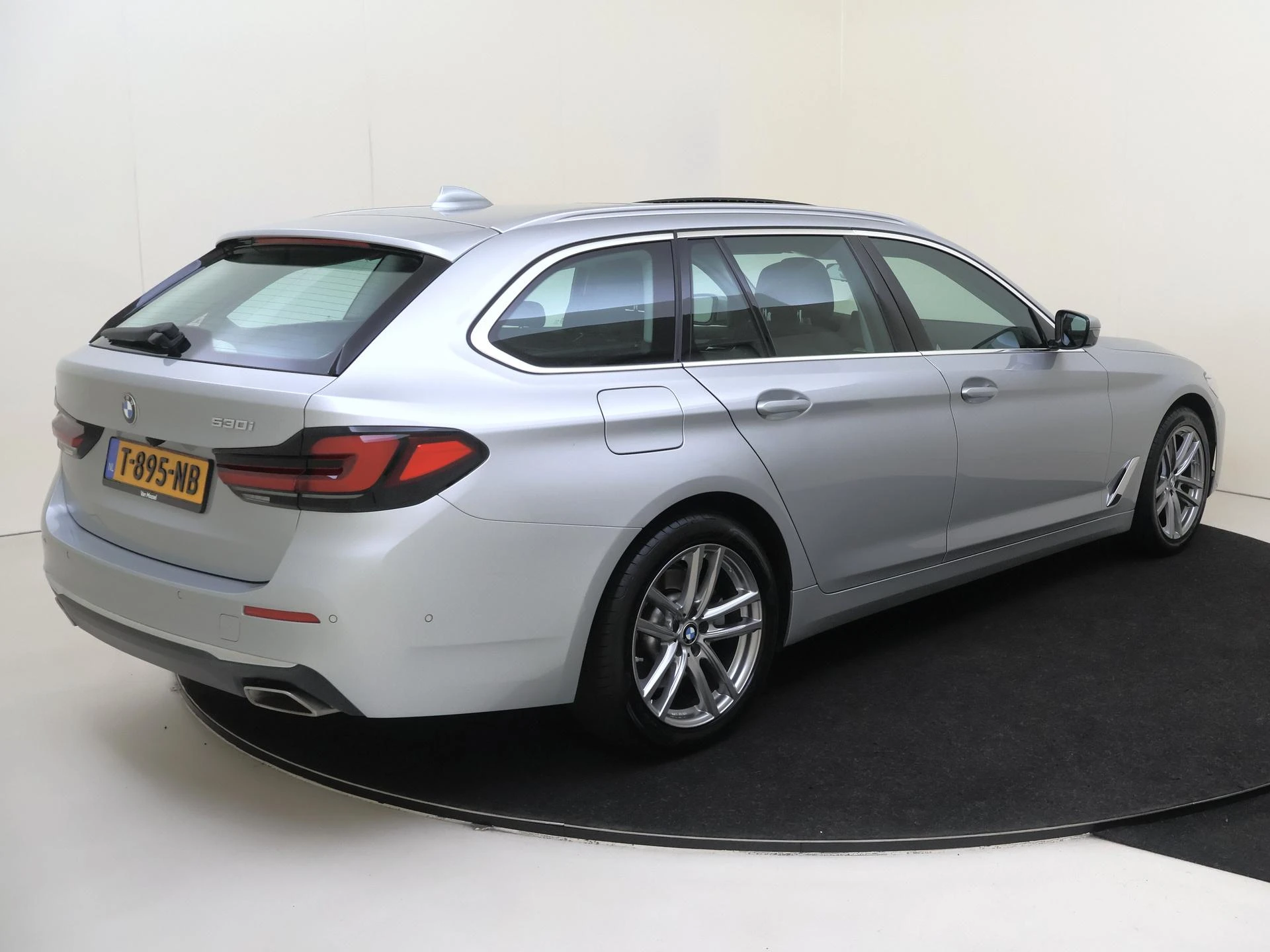 BMW-5 Serie-image-3