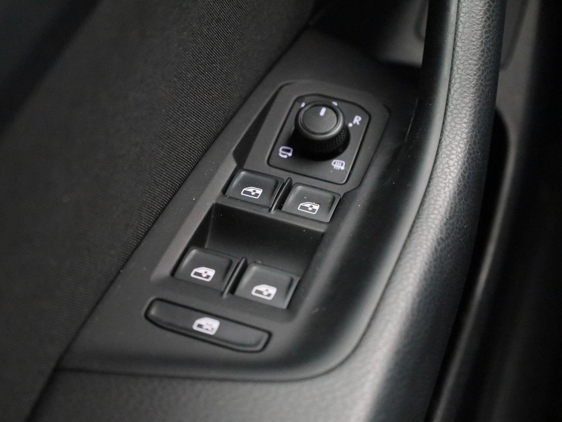 Volkswagen-Passat-image-29