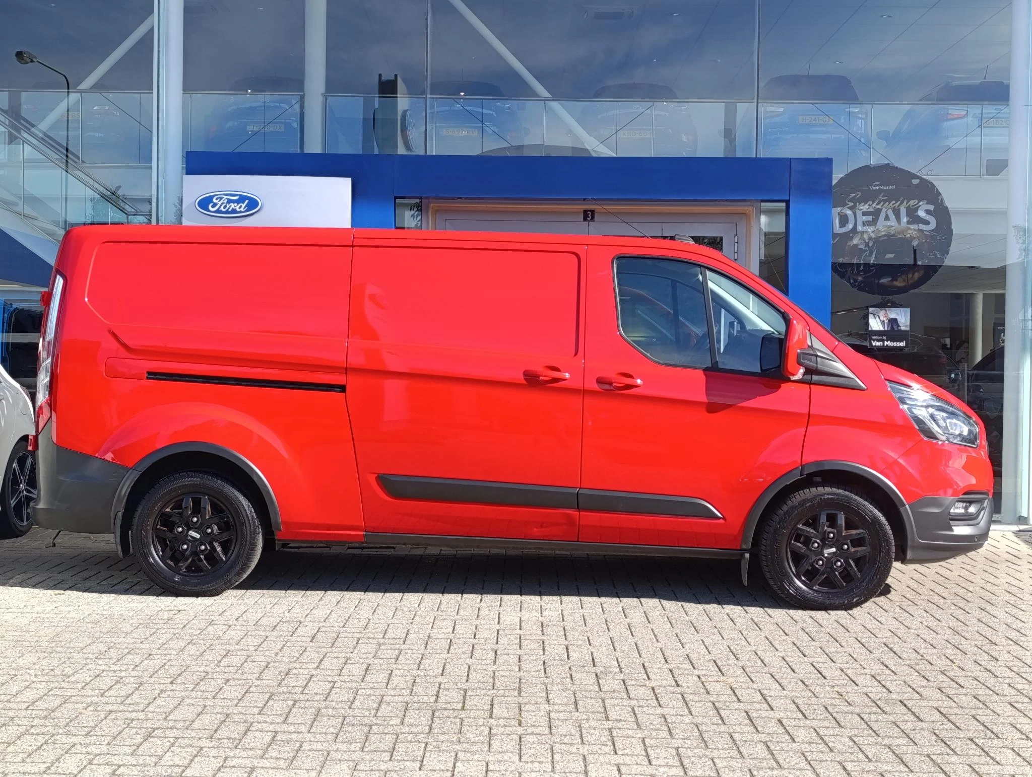 Ford-Transit Custom-image-3