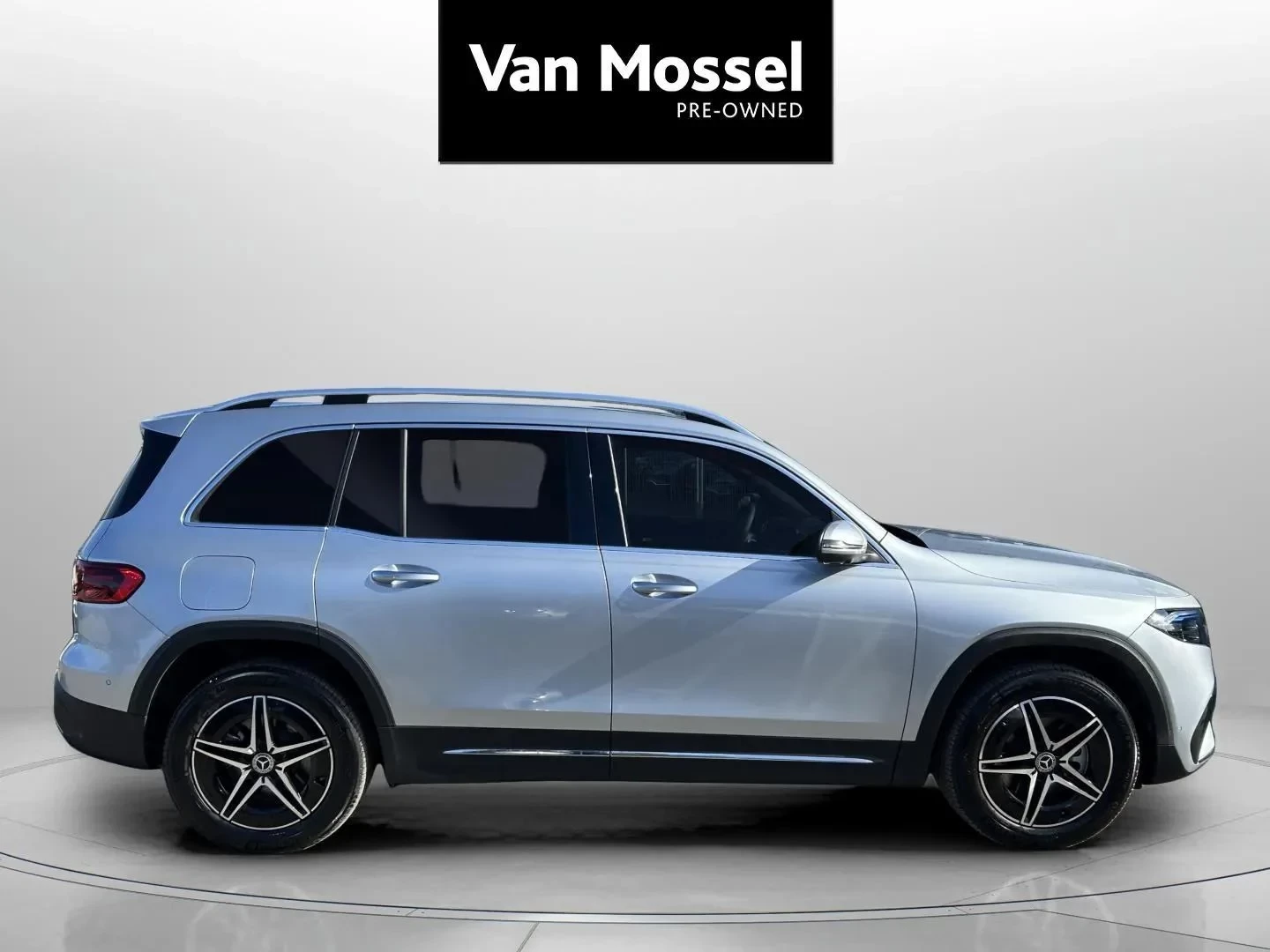 Mercedes-Benz-EQB-image-3