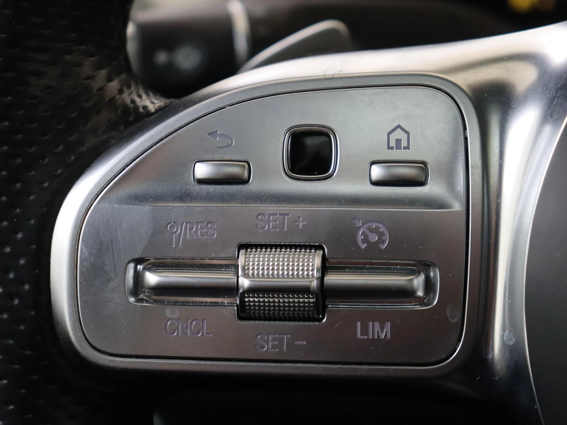 Mercedes-Benz-S-Klasse-image-13