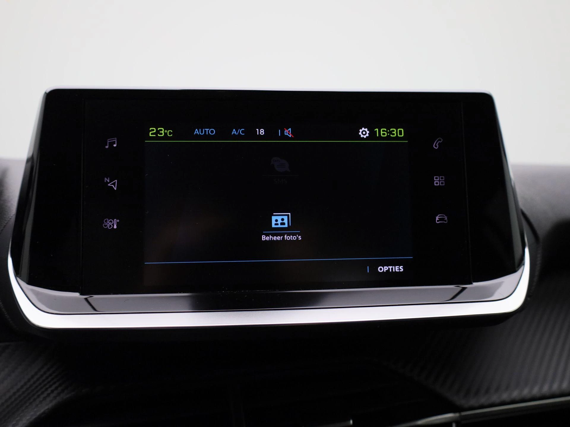 Peugeot-e-208-image-23