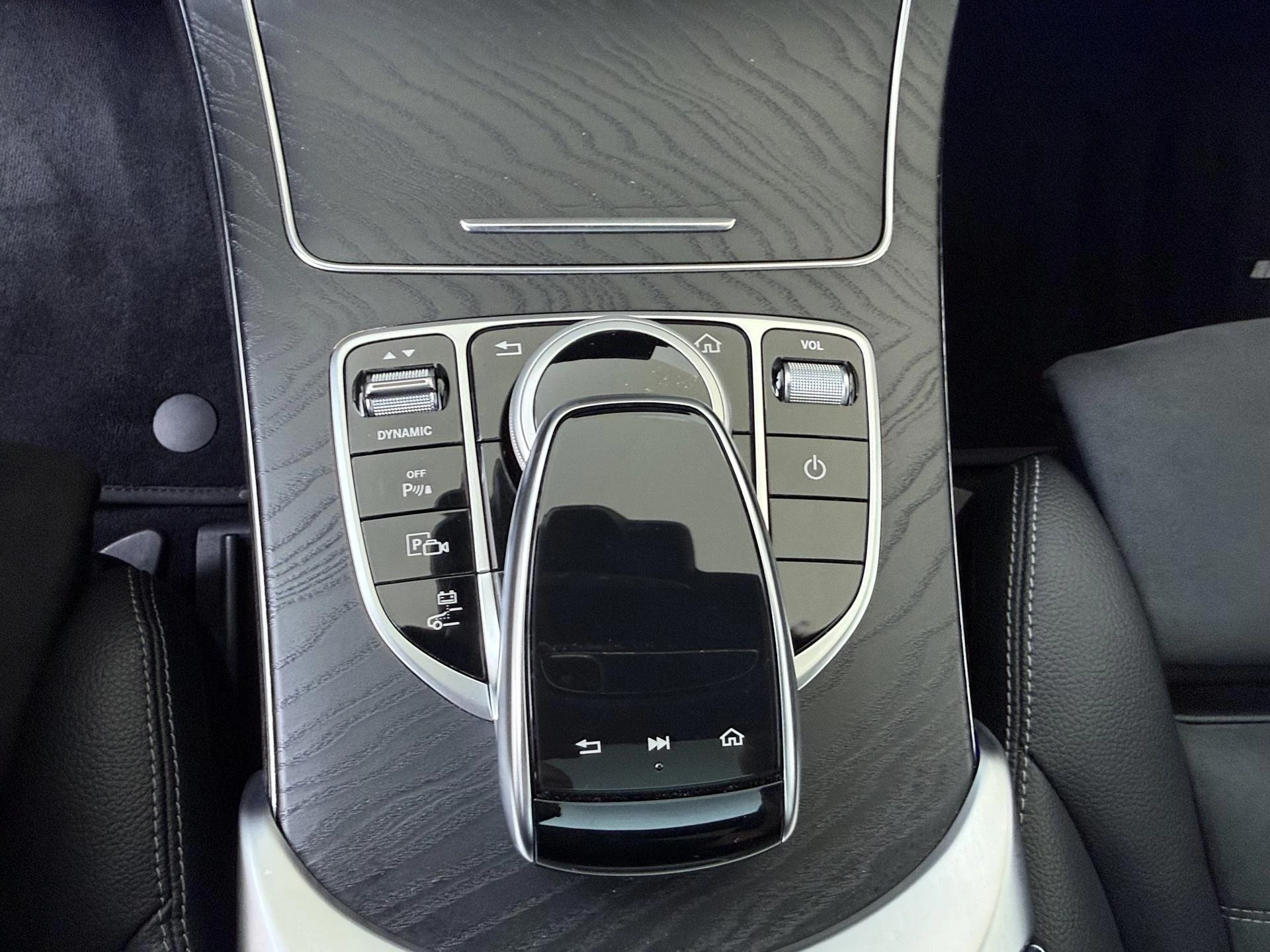 Mercedes-Benz-C-Klasse-image-20