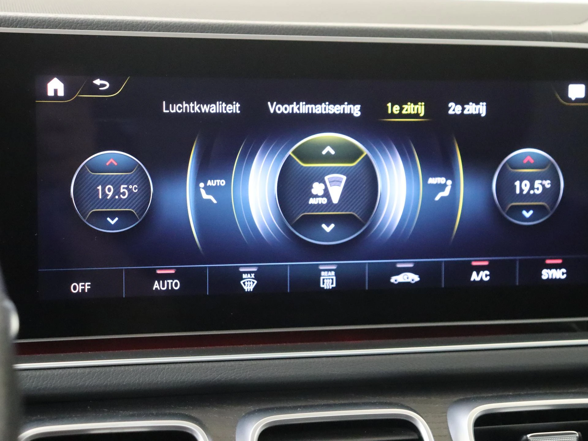 Mercedes-Benz-GLE-image-18