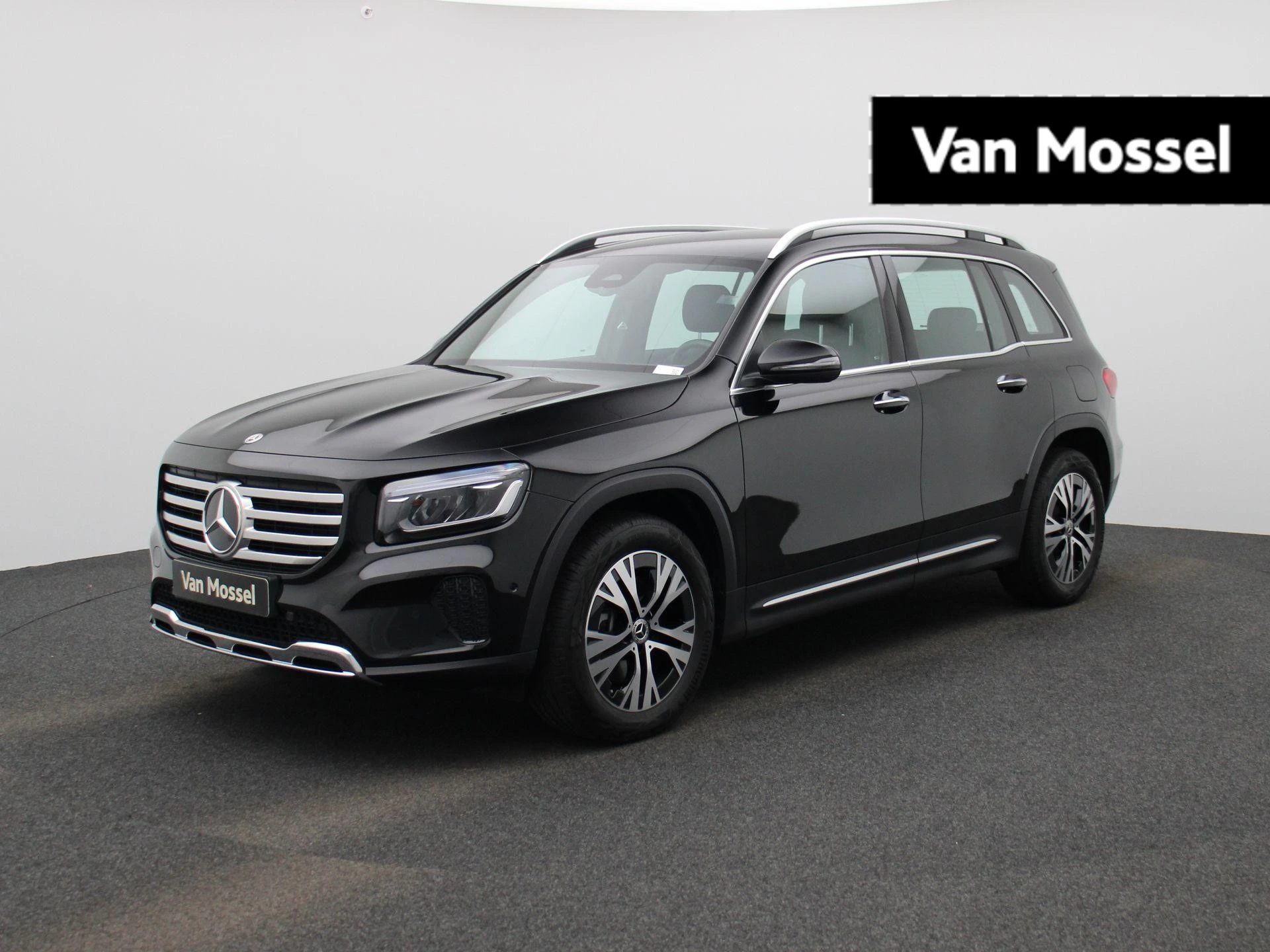 Mercedes-Benz-GLB-image-0