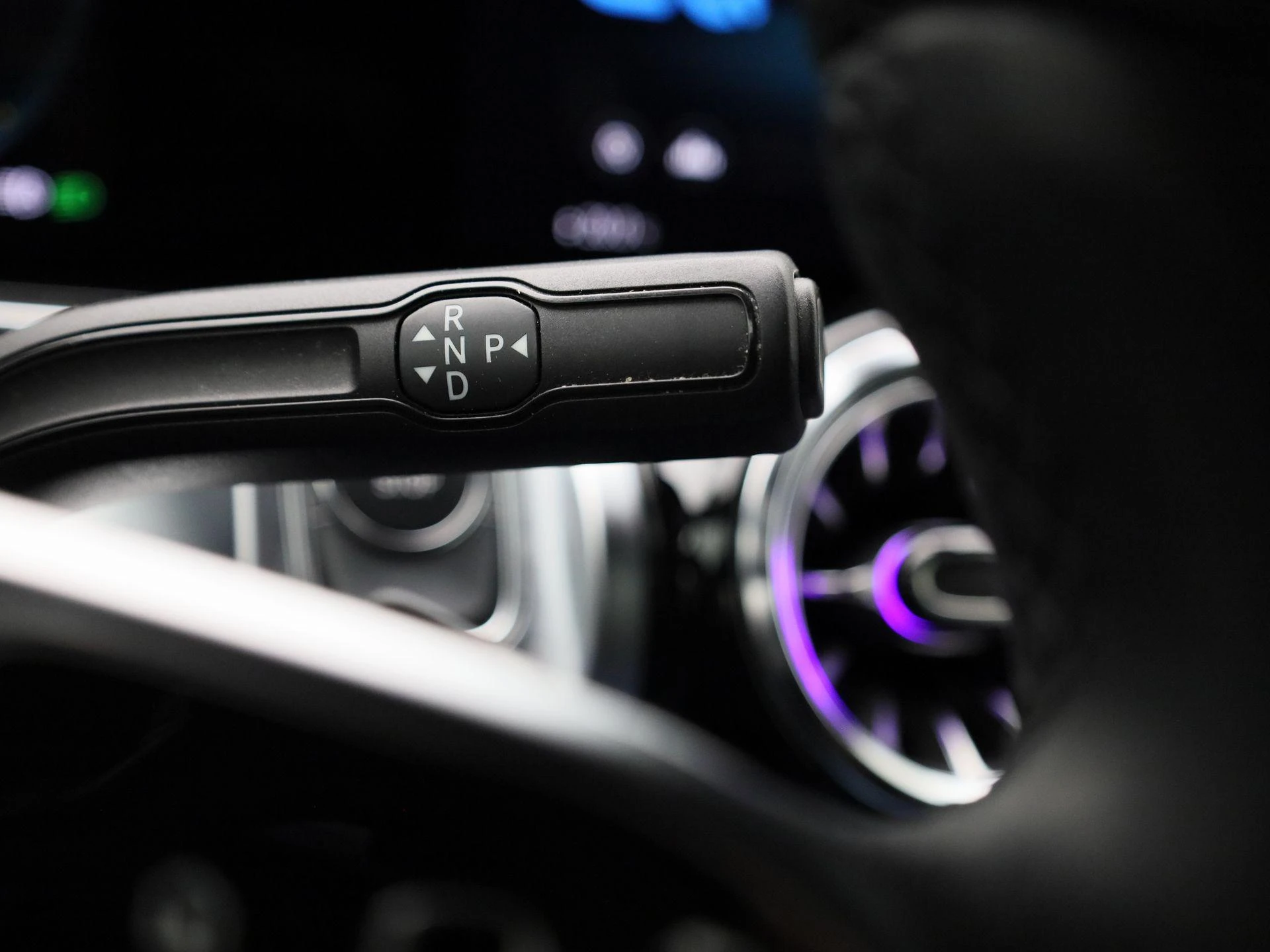 Mercedes-Benz-EQB-image-25