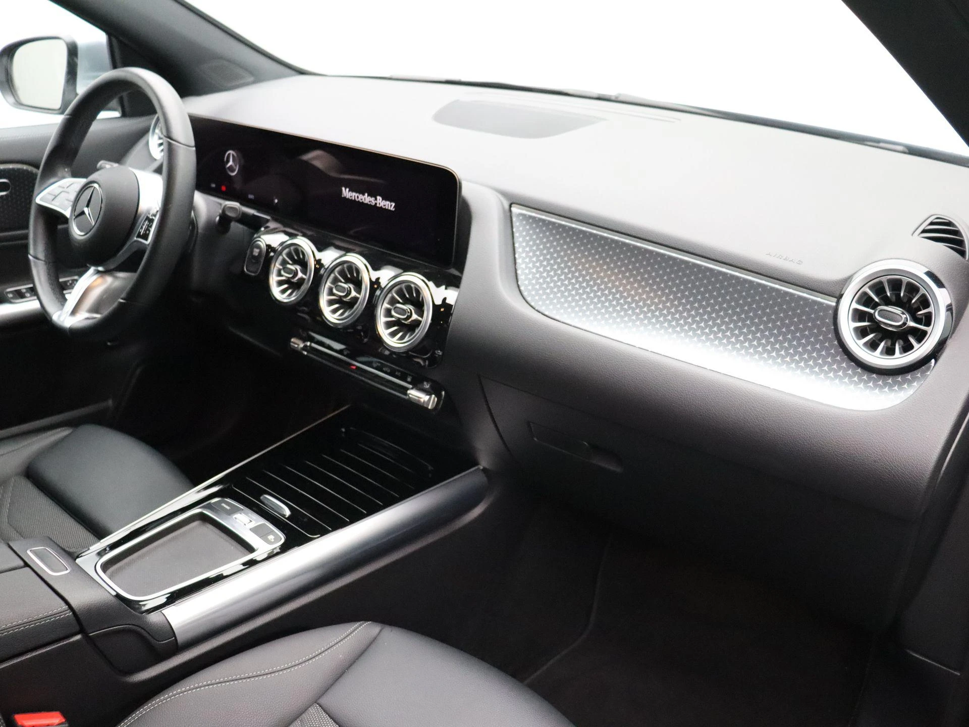 Mercedes-Benz-EQA-image-21