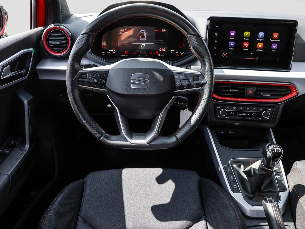SEAT-Arona-image-12