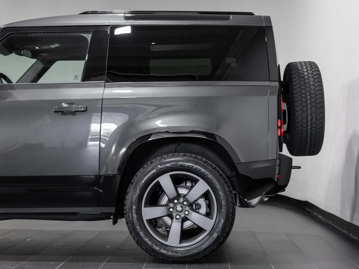 Land Rover-Defender-image-6