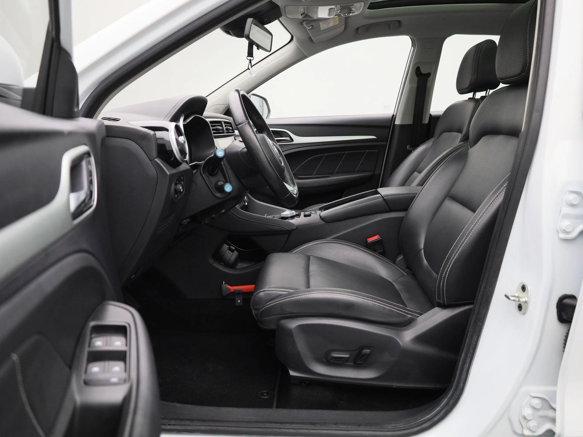 MG-ZS EV-image-10