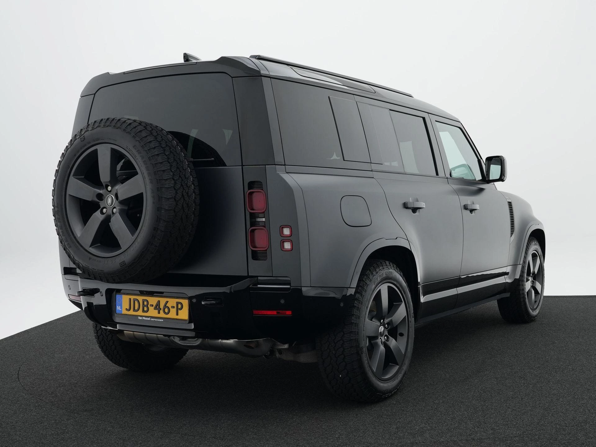 Land Rover-Defender-image-11