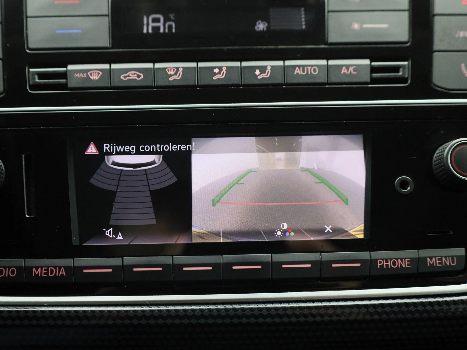Volkswagen-up!-image-23