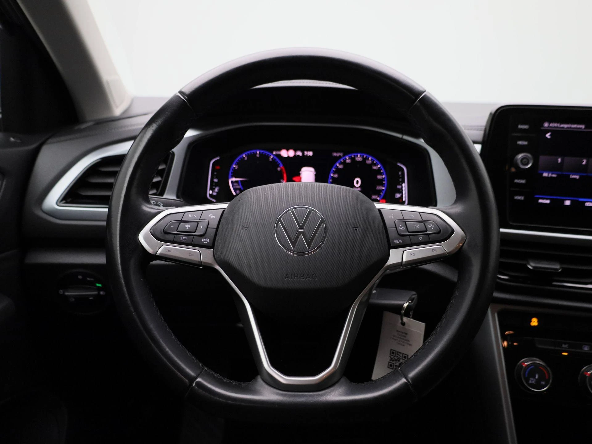 Volkswagen-T-Roc-image-6