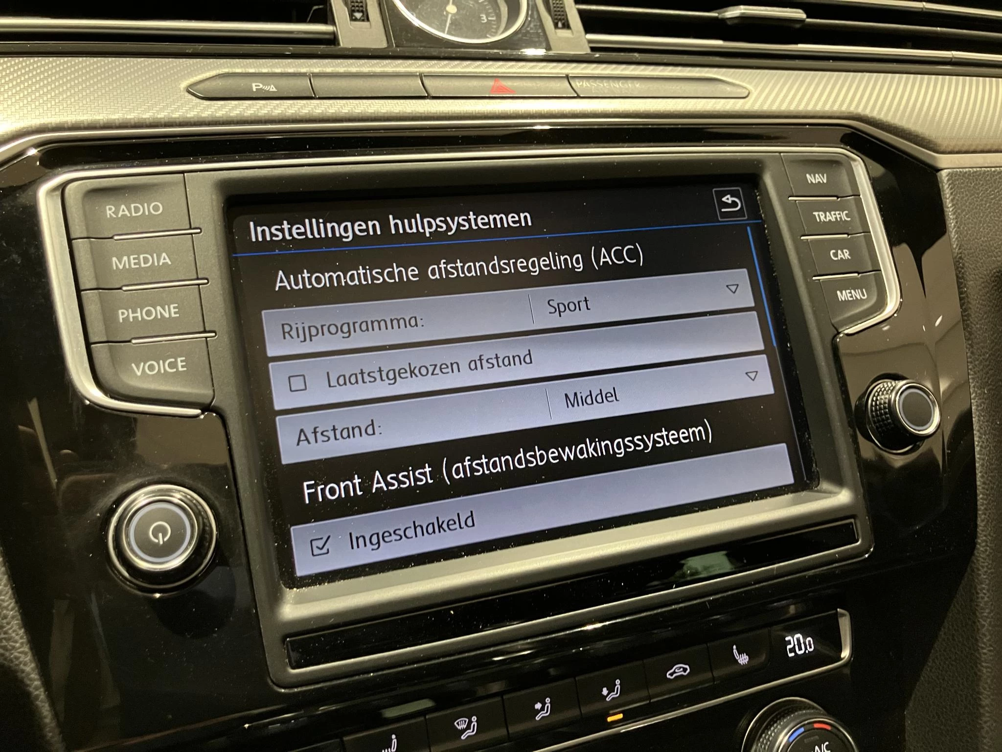Volkswagen-Passat-image-29