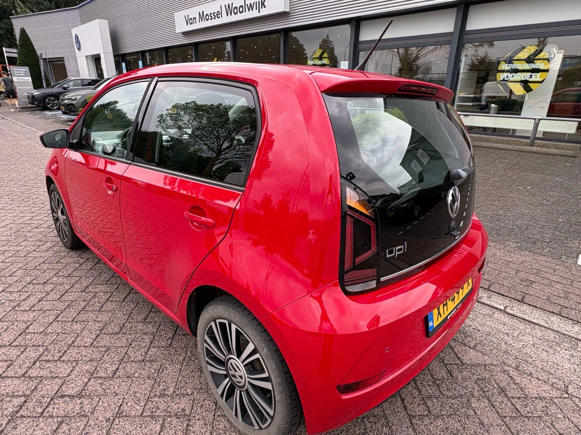 Volkswagen-up!-image-8