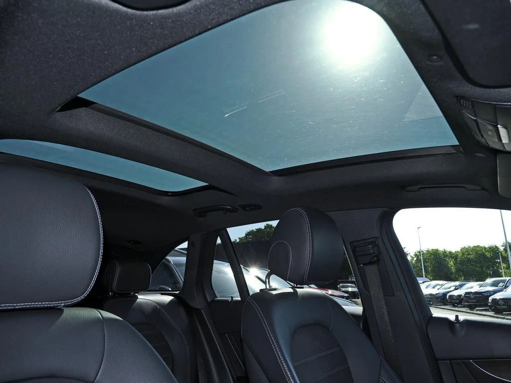 Mercedes-Benz-GLC 300 de-image-15