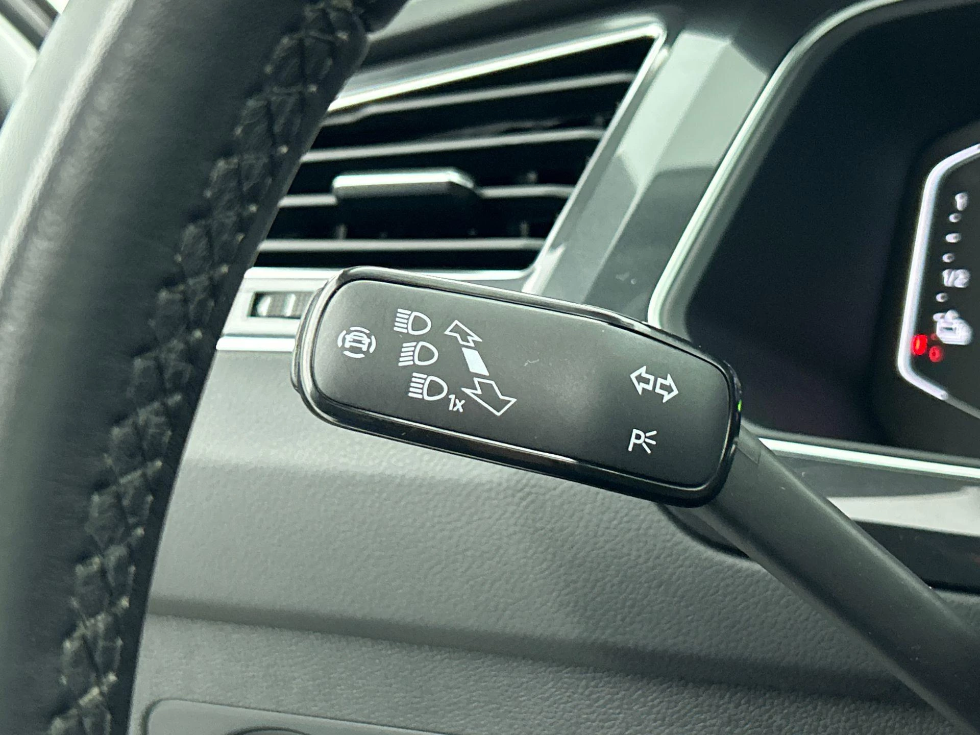 Volkswagen-Tiguan-image-10