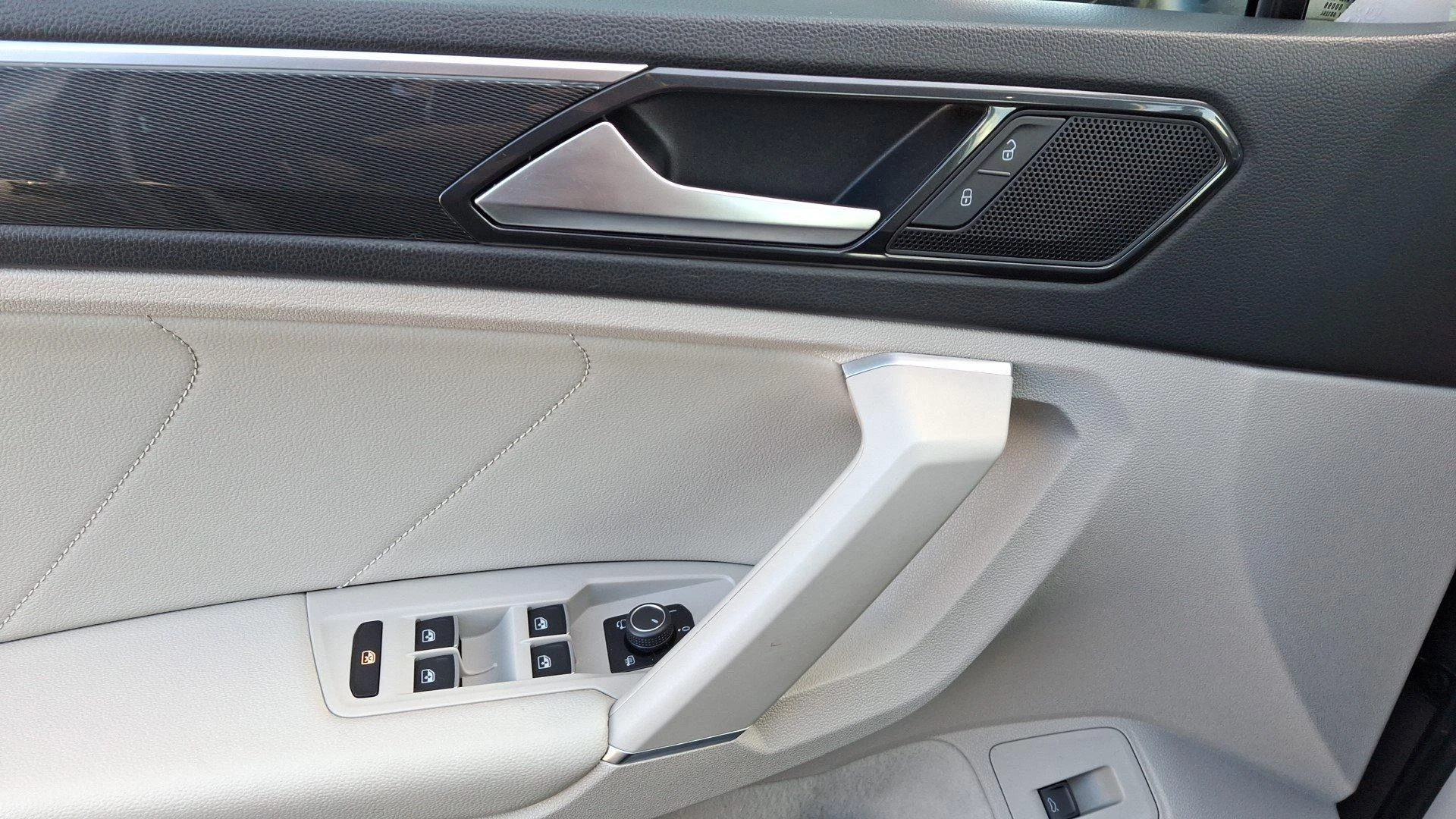 Volkswagen-Tiguan-image-7