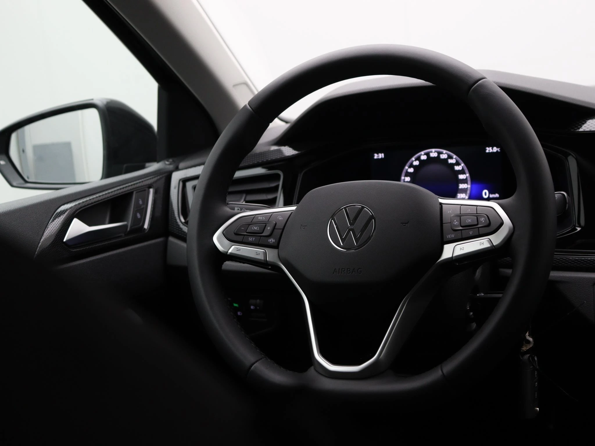 Volkswagen-Polo-image-9