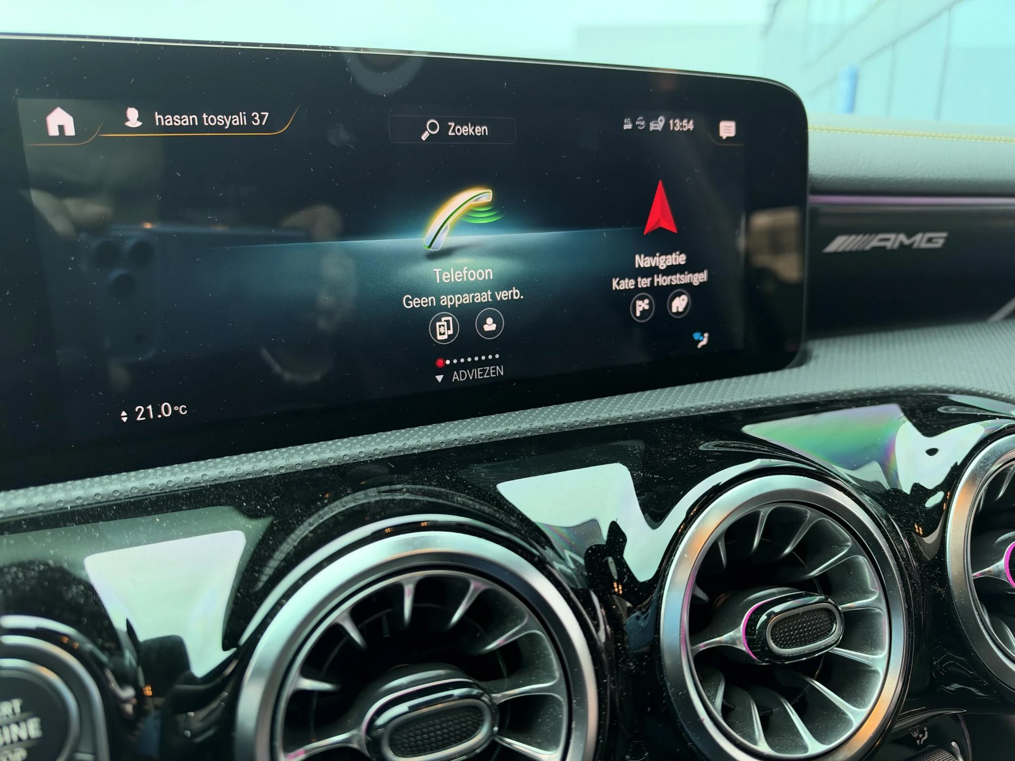 Mercedes-Benz-CLA-image-12