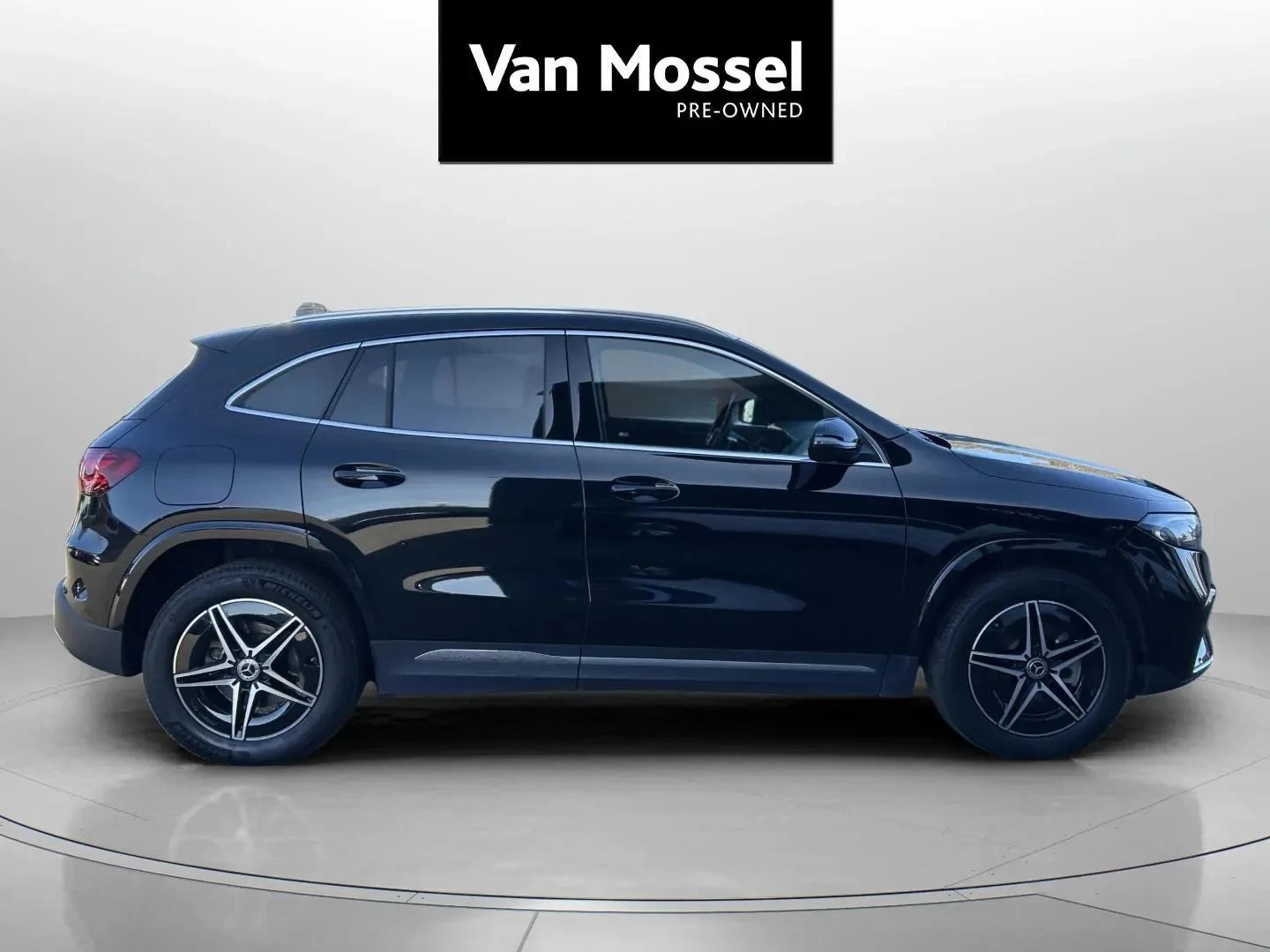 Mercedes-Benz-EQA-image-3