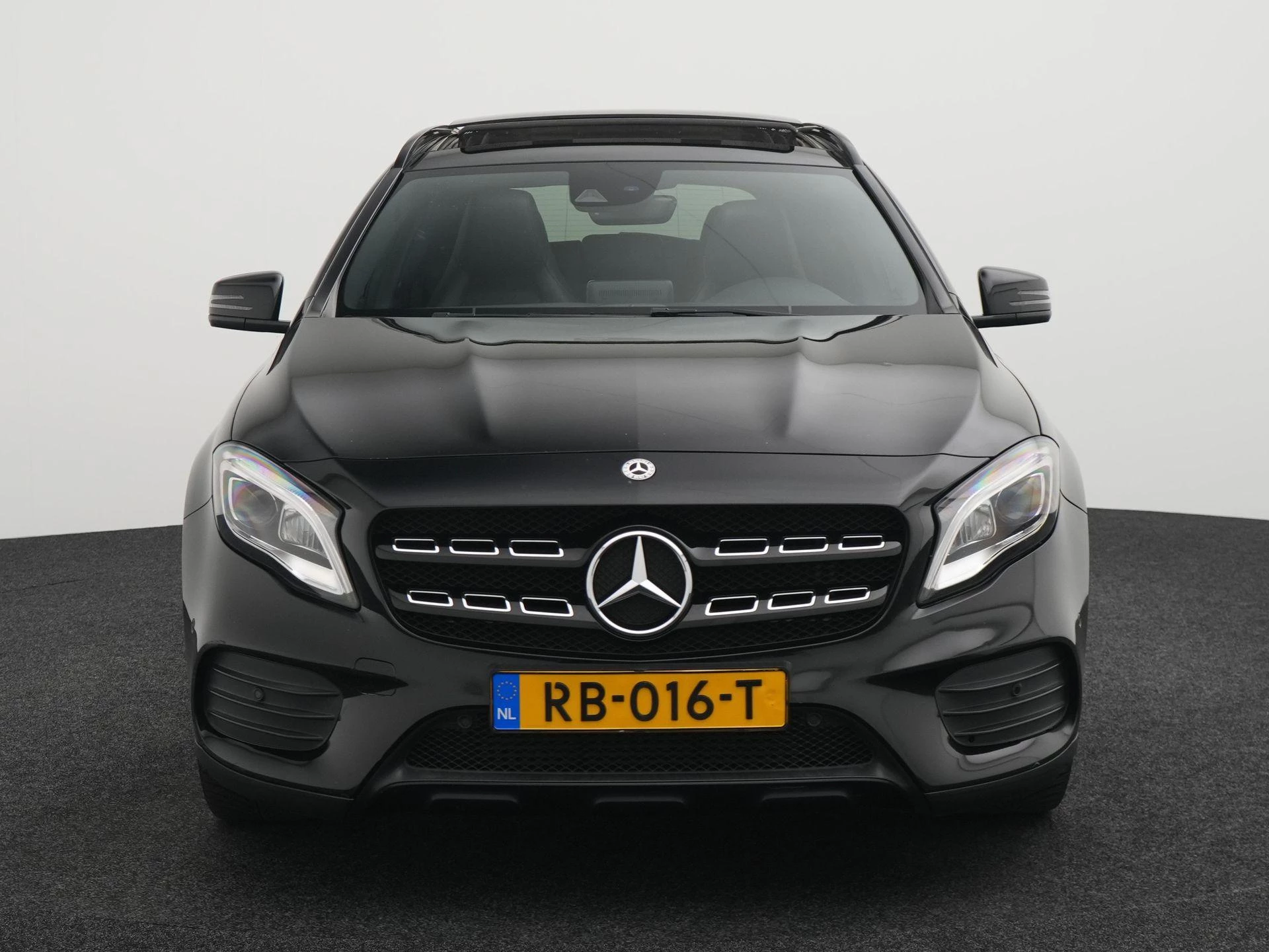 Mercedes-Benz GLA 180 Premium Plus