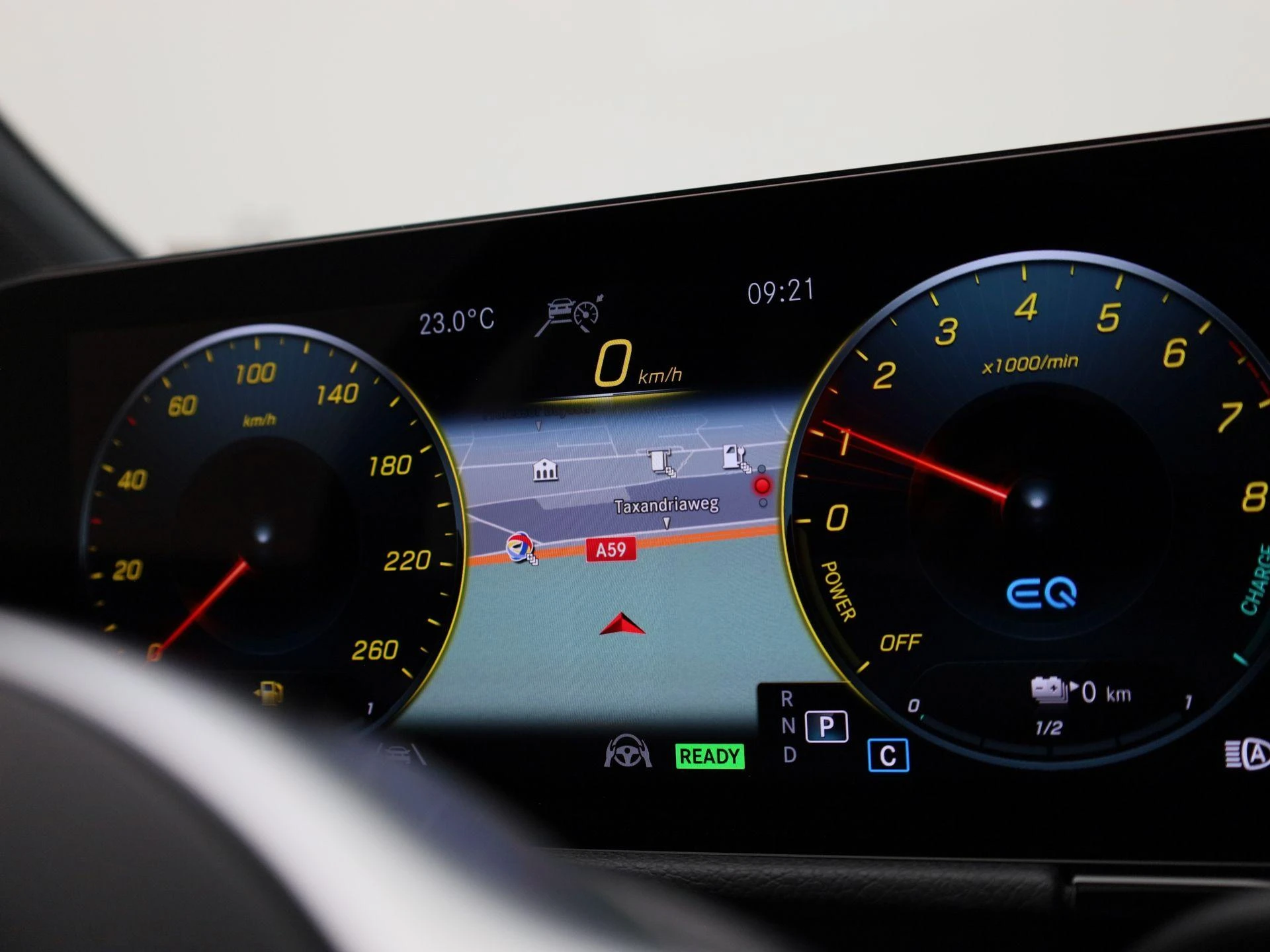 Mercedes-Benz-GLA-image-23