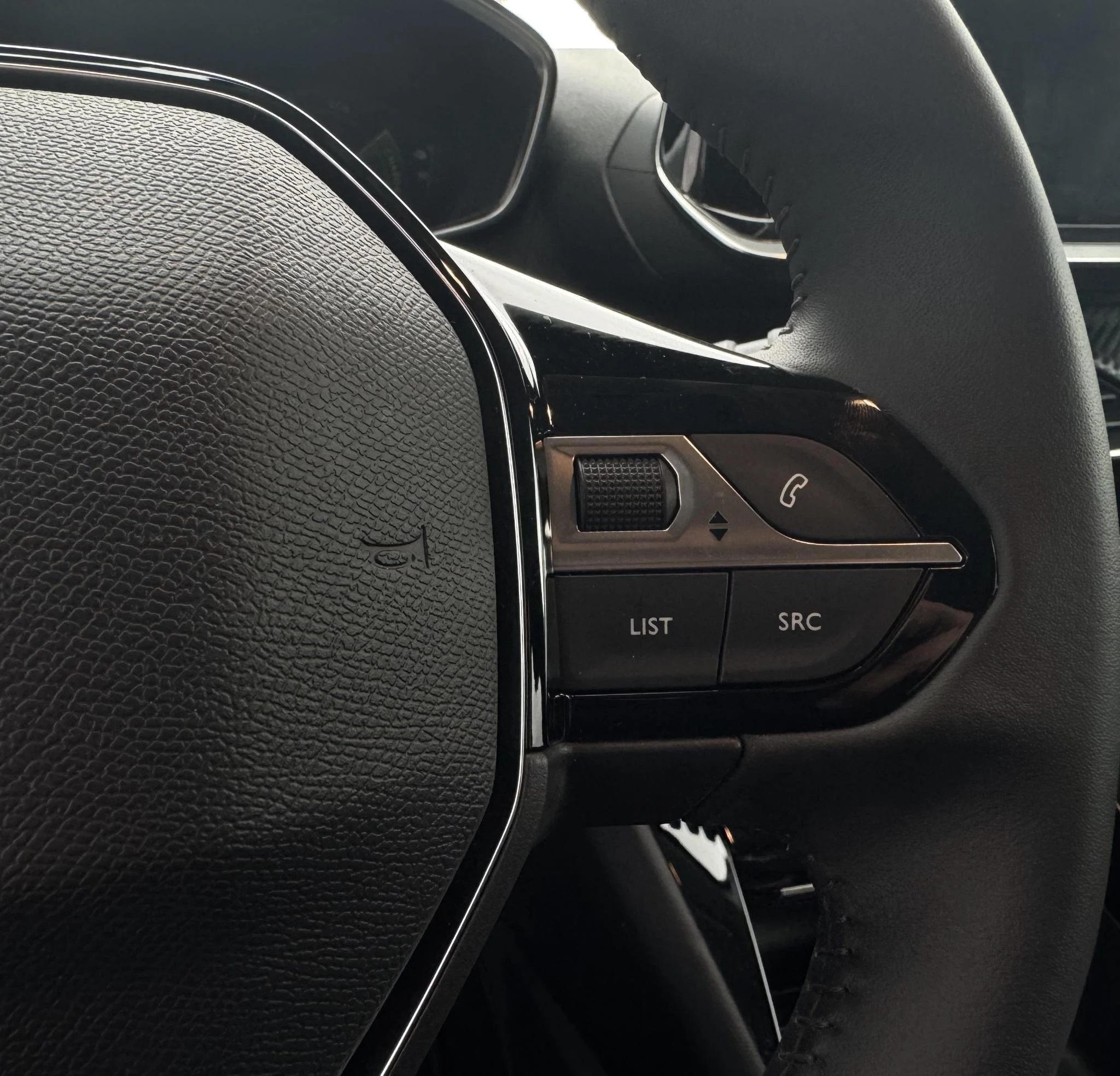 Peugeot-e-208-image-15