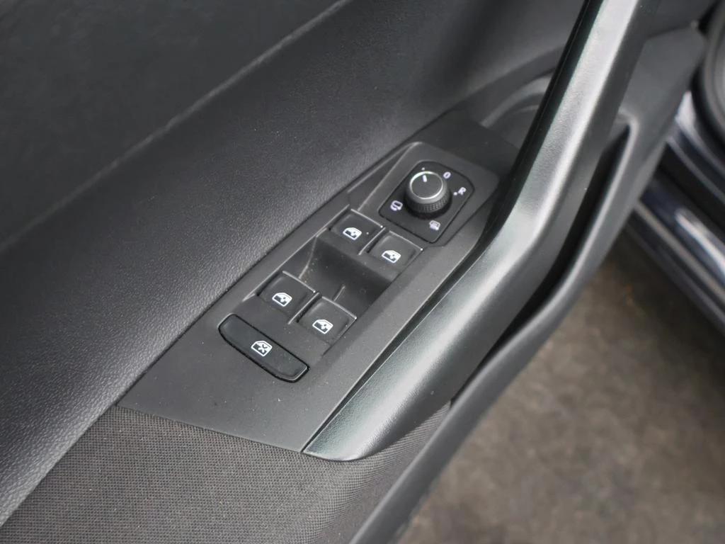 Volkswagen Taigo Taigo R-Line Business 1.0TSI 110PK *AUTOMAAT*TREKHAAK*PDC*CAMERA*ACC*APP-CONNECT*..*