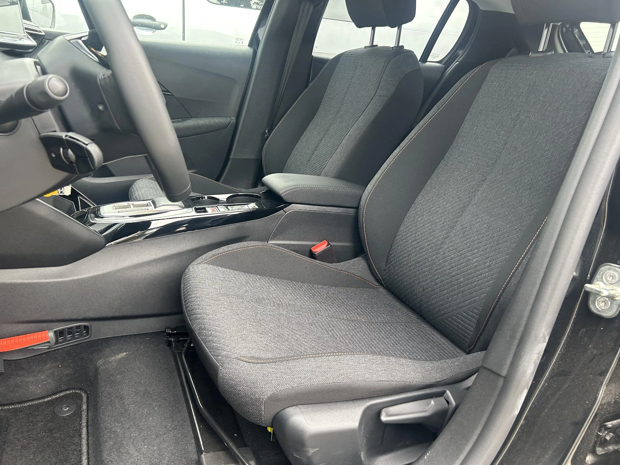 Peugeot-208-image-19