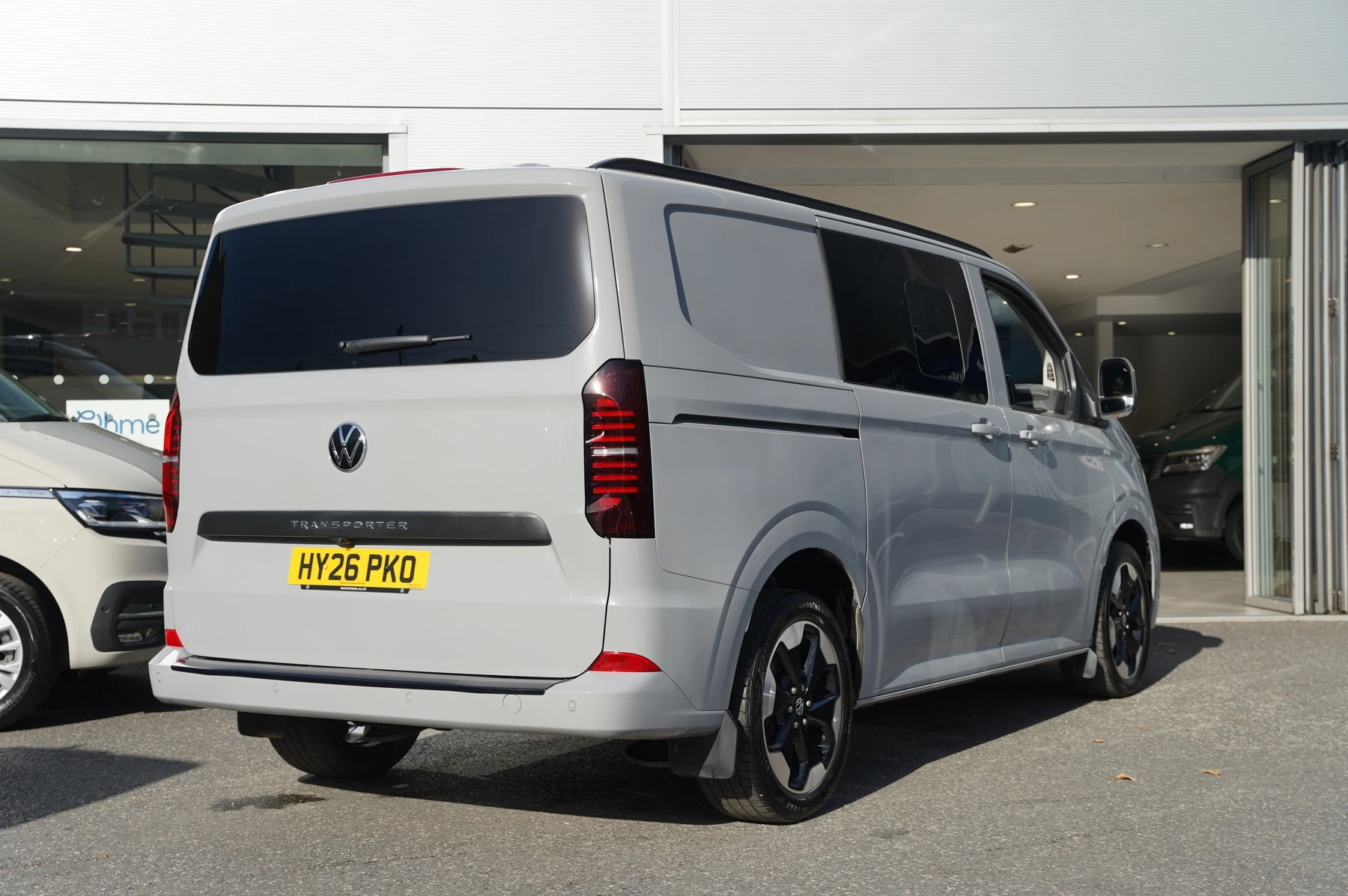 Volkswagen-Transporter-image-10