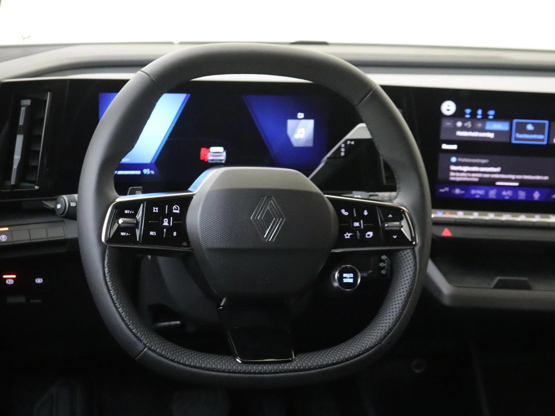 Renault-Megane E-Tech-image-9