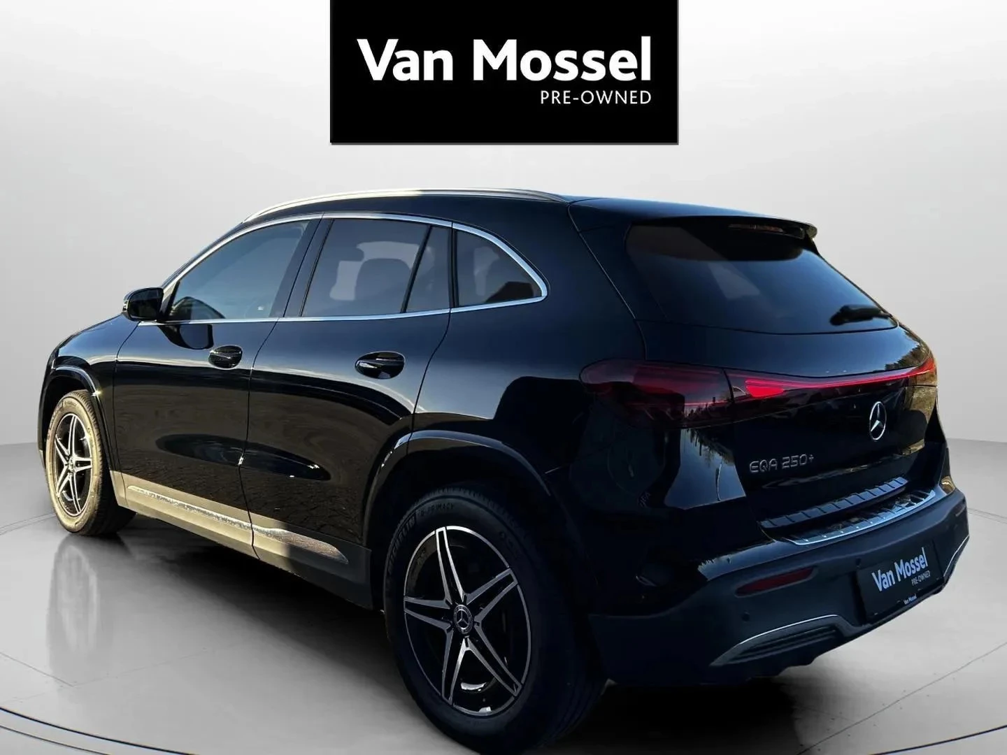 Mercedes-Benz-EQA-image-6