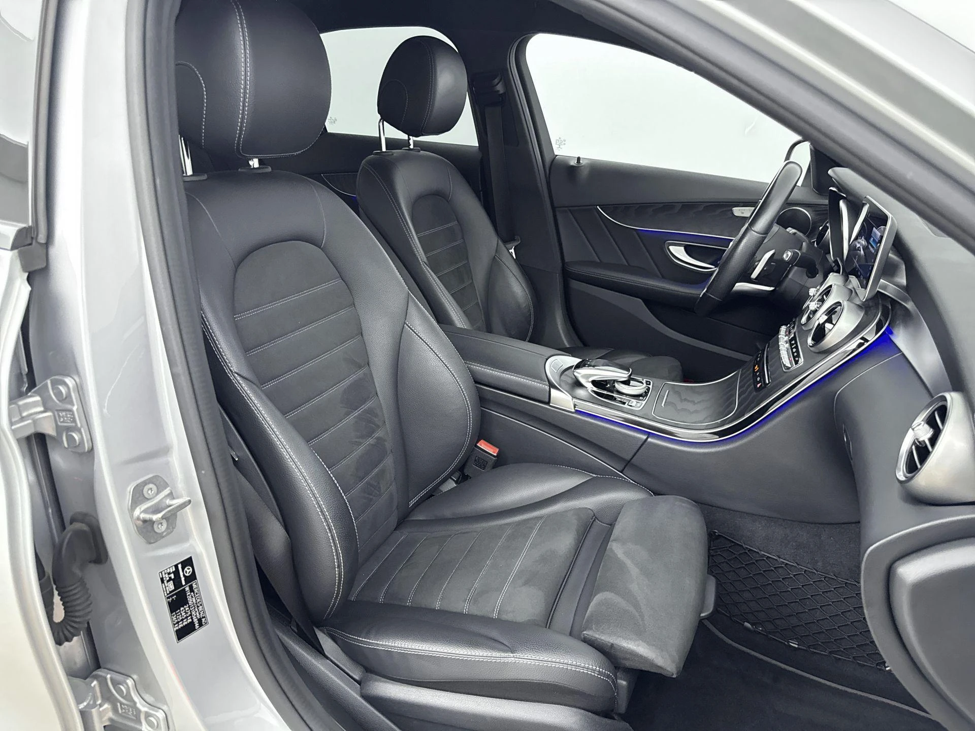 Mercedes-Benz-C-Klasse-image-28