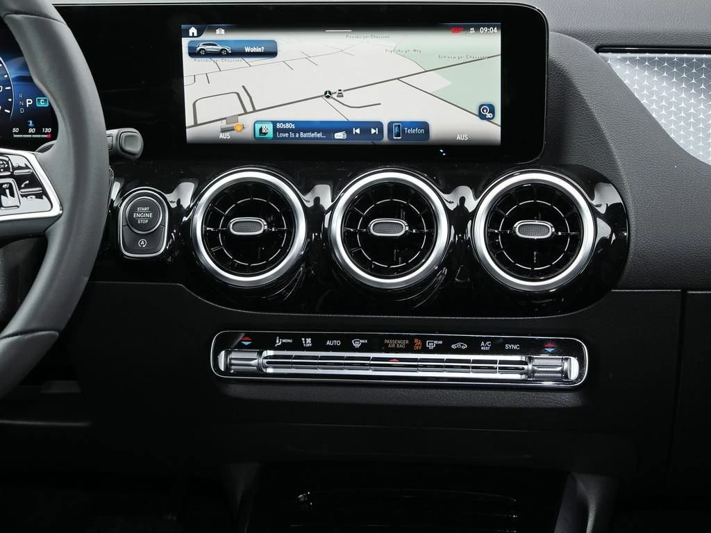 Mercedes-Benz-GLA 200 d-image-11