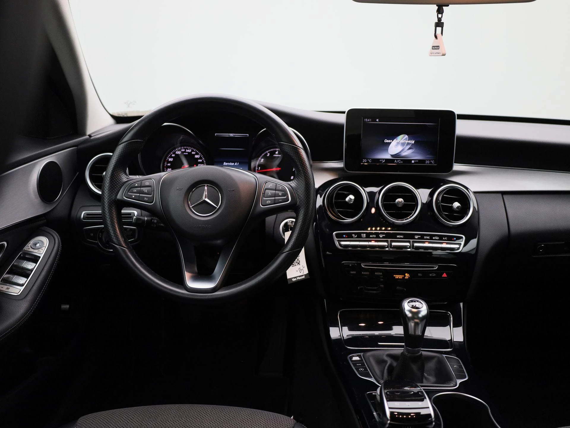 Mercedes-Benz-C-Klasse-image-7