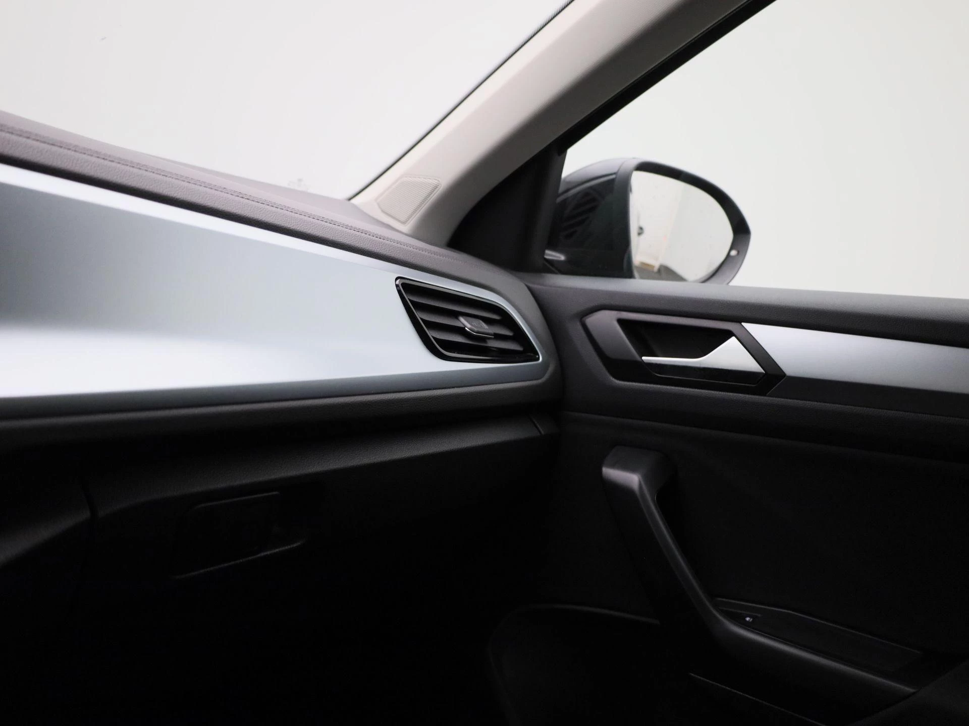 Volkswagen-T-Roc-image-22