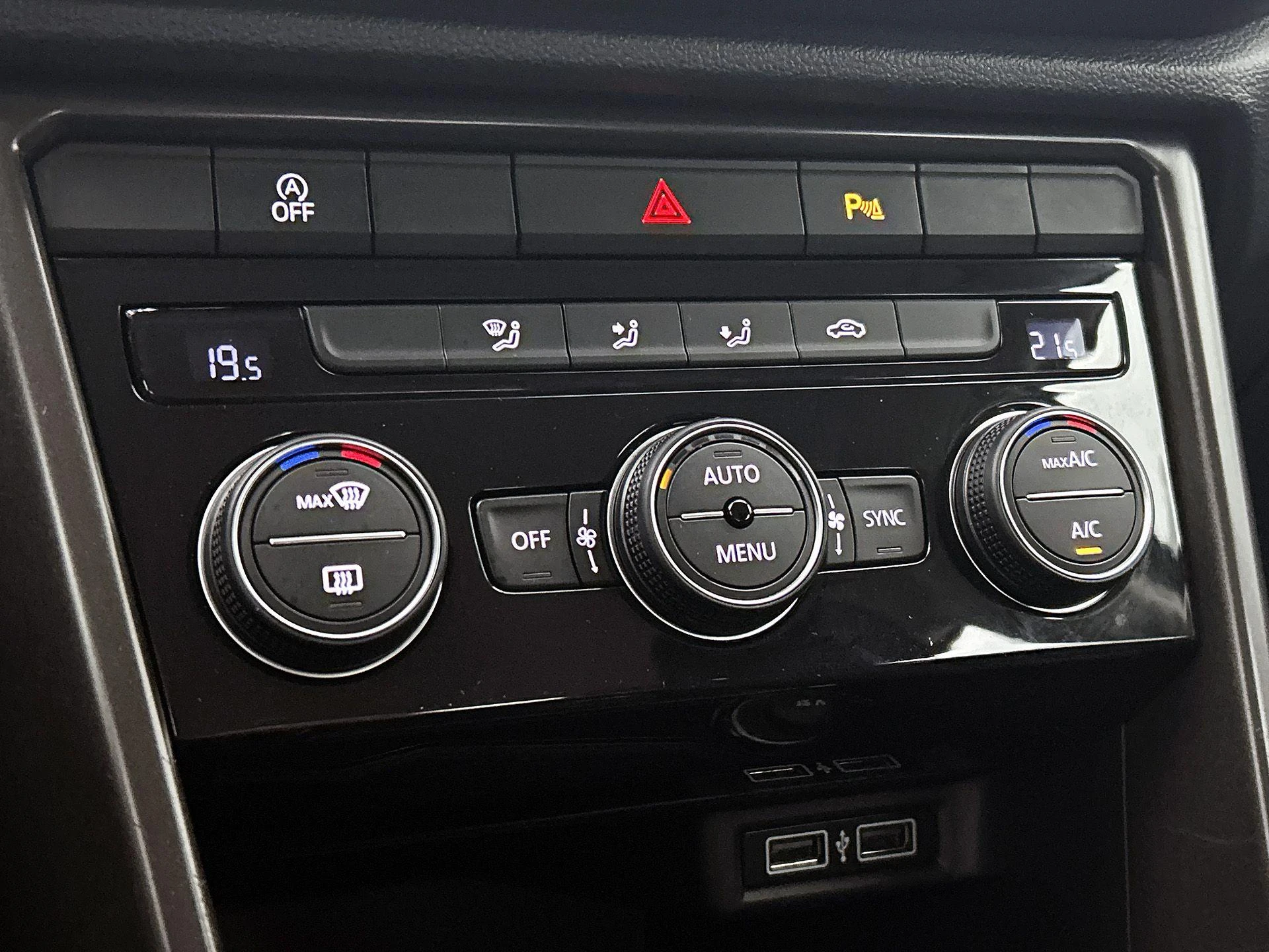 Volkswagen-T-Roc-image-21
