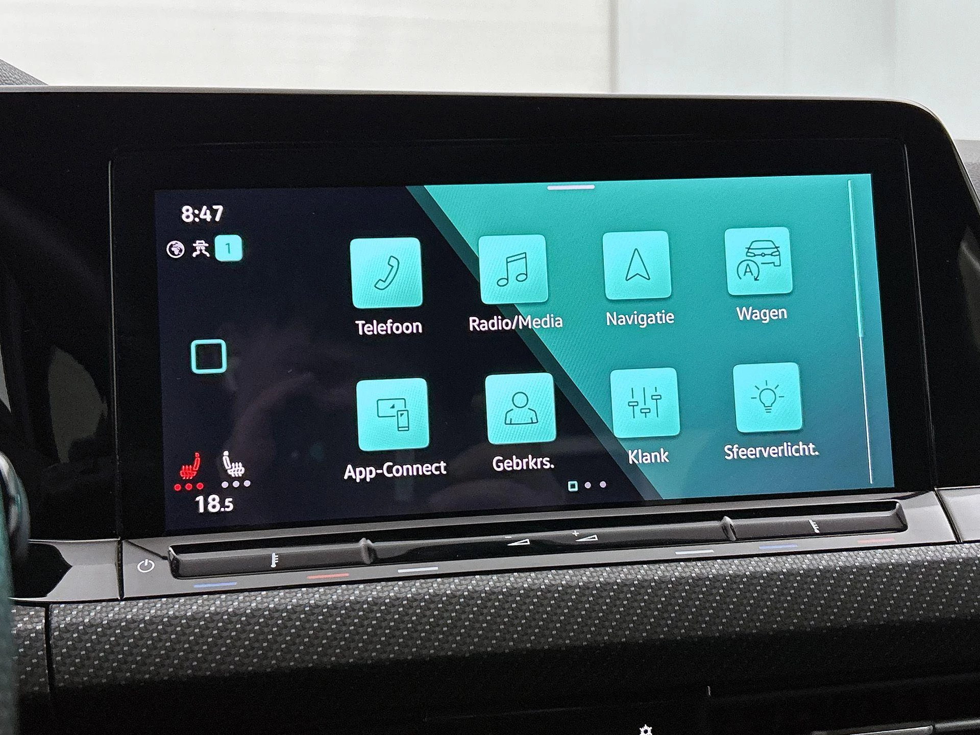 Volkswagen-Golf-image-34