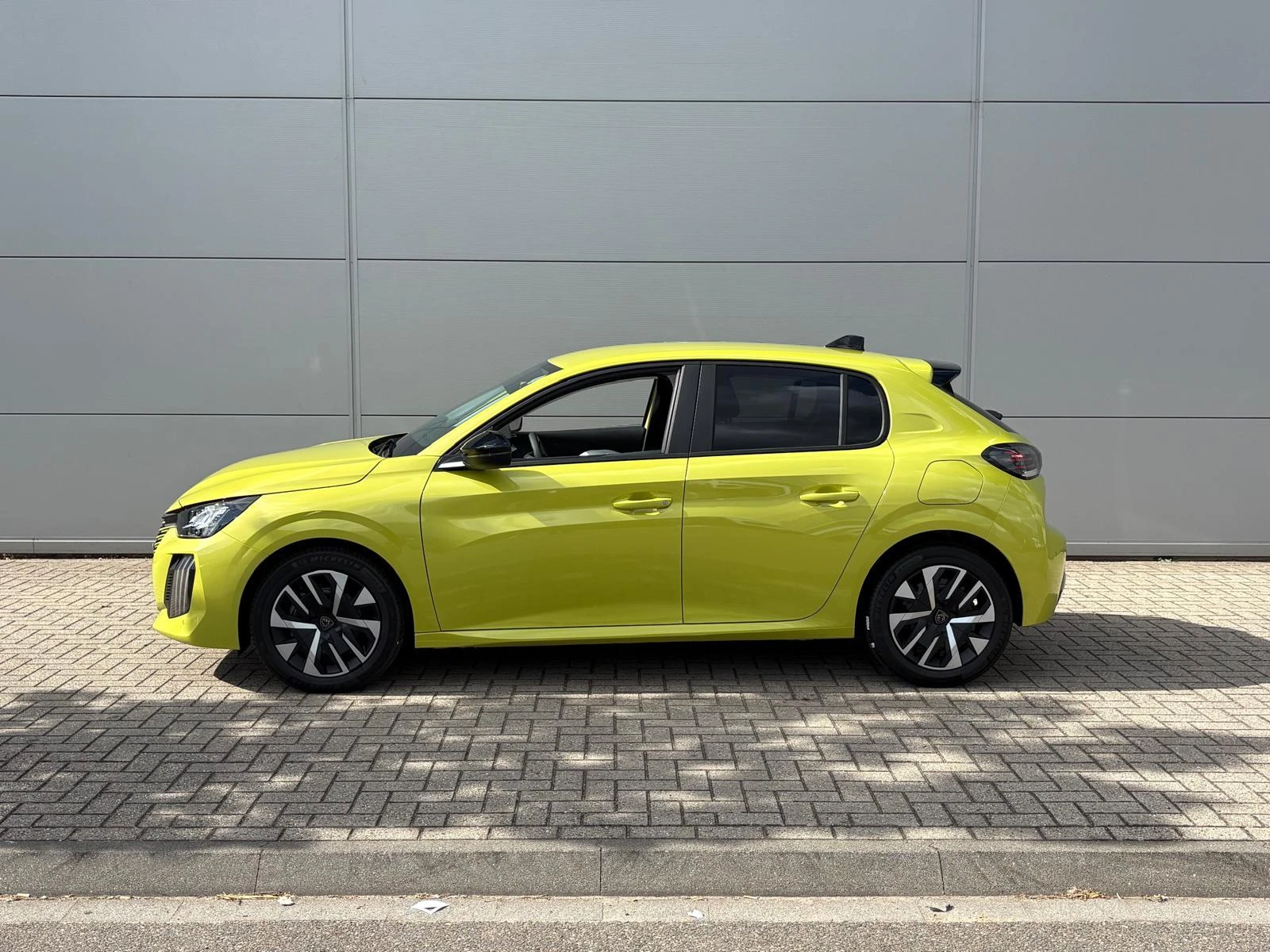 Peugeot-208-image-2