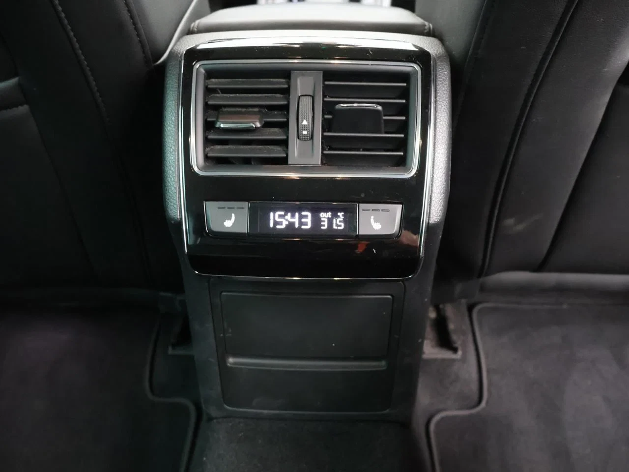 Škoda Superb Combi PHEV Superb Style *1.4TSI*AUTOMAAT*PLUG-IN*NAVI*TREKHAAK*ZETELVERWARMING V+A* ...
