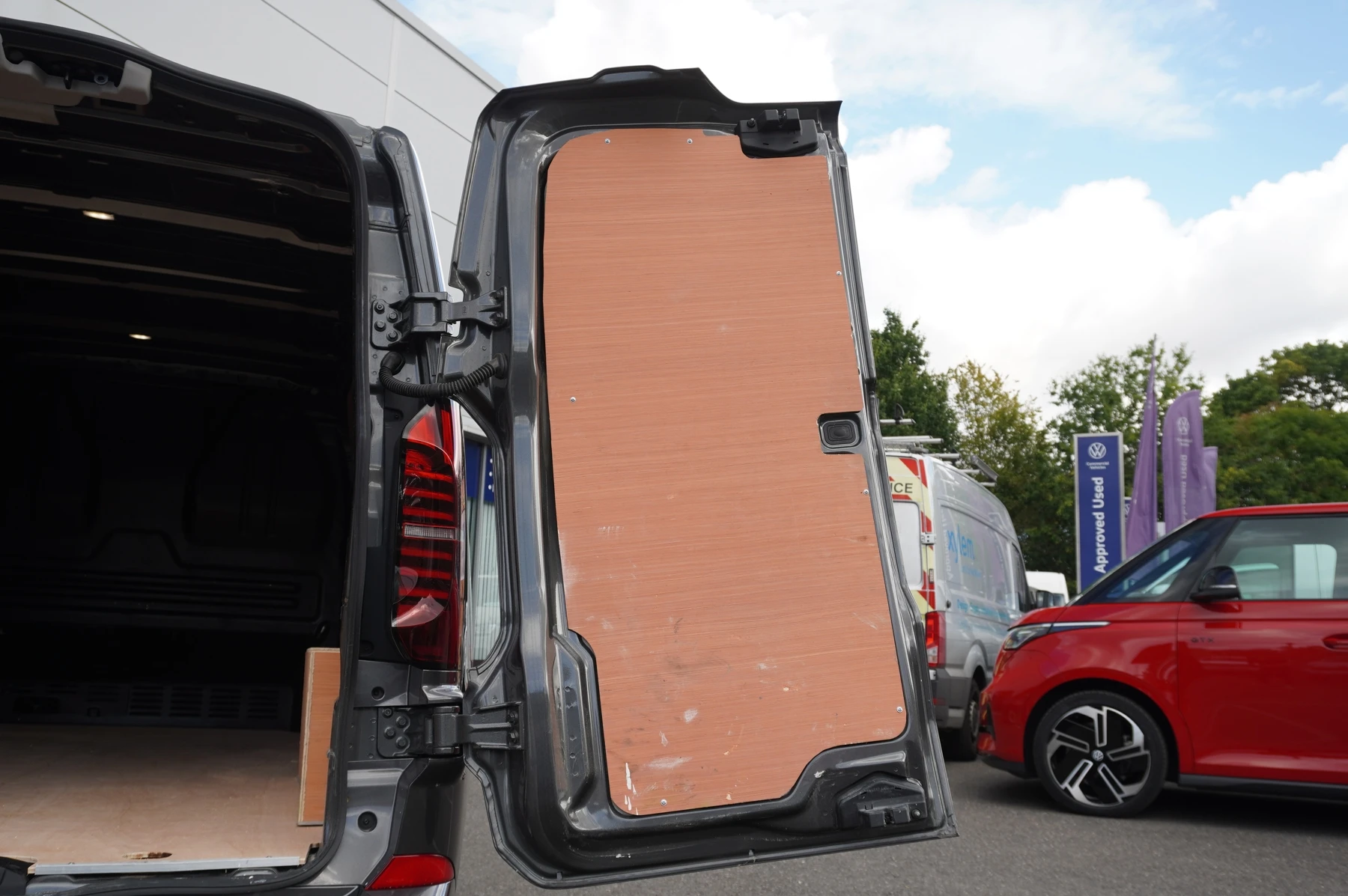 Volkswagen-Transporter-image-21