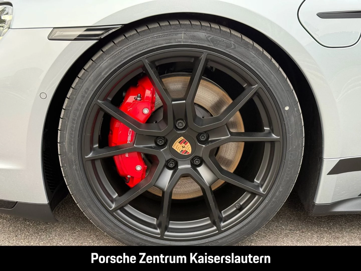 Porsche Taycan GTS Sport Turismo HA-Lenkung Active-Ride gts