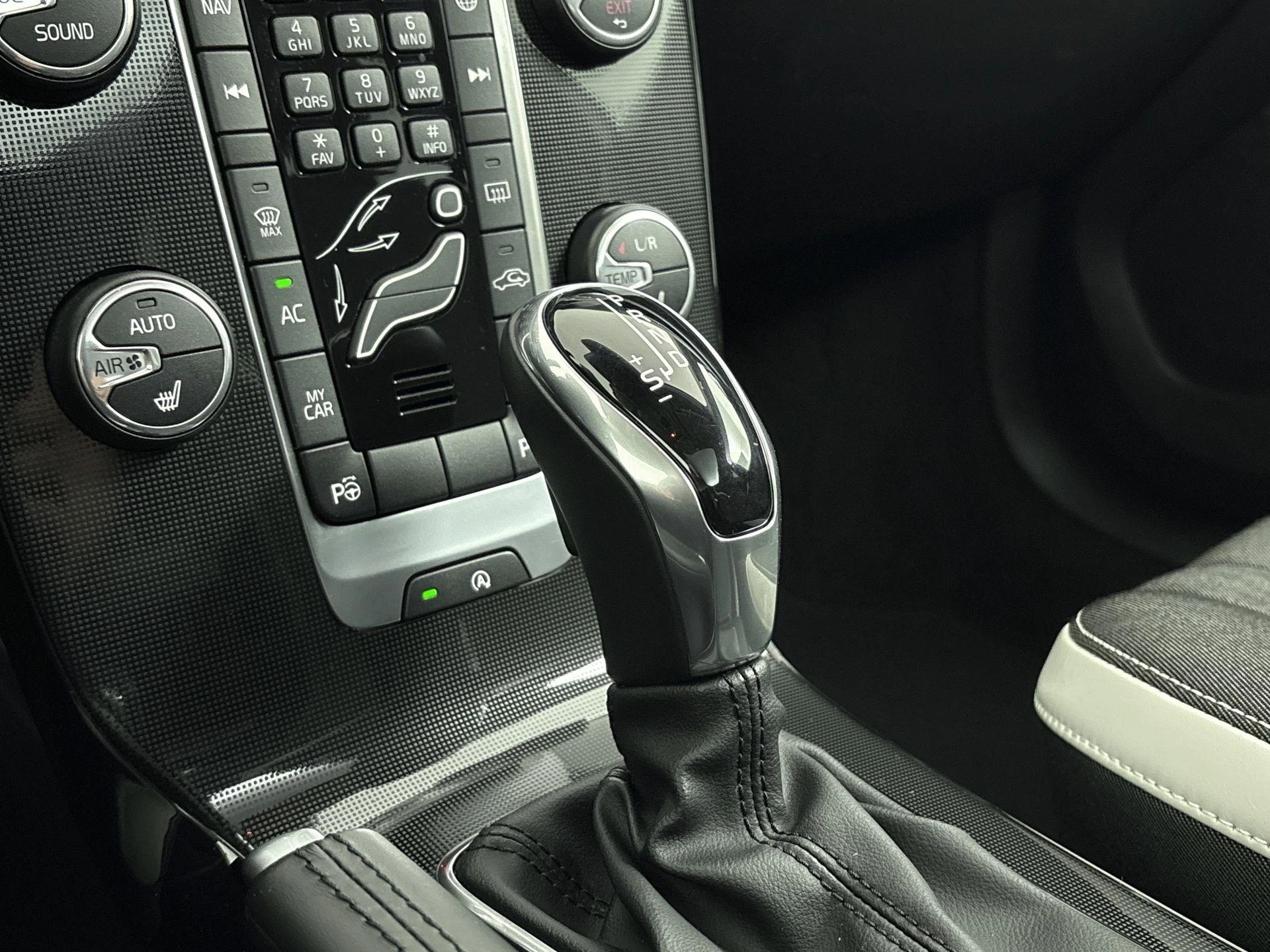 Volvo-V40-image-19