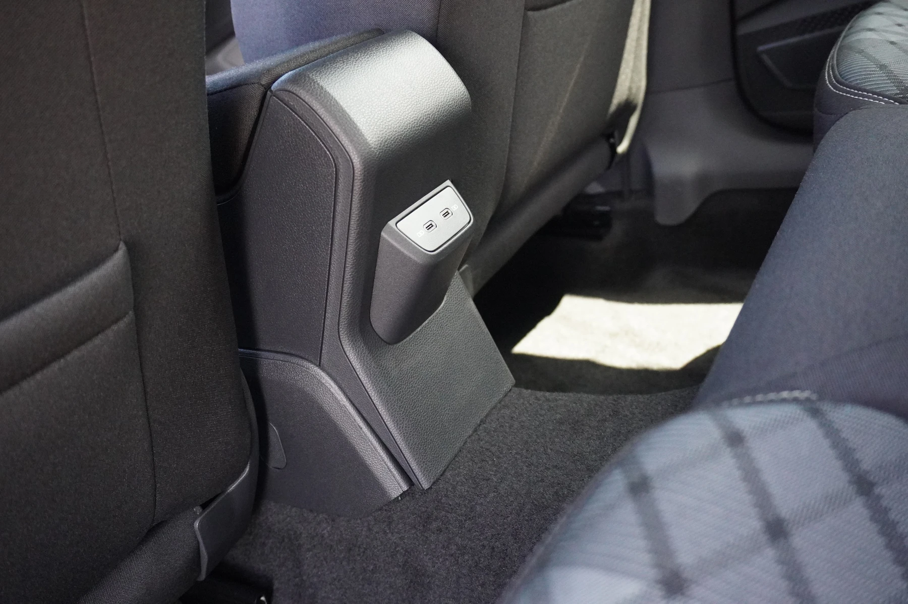 Volkswagen-Polo-image-10