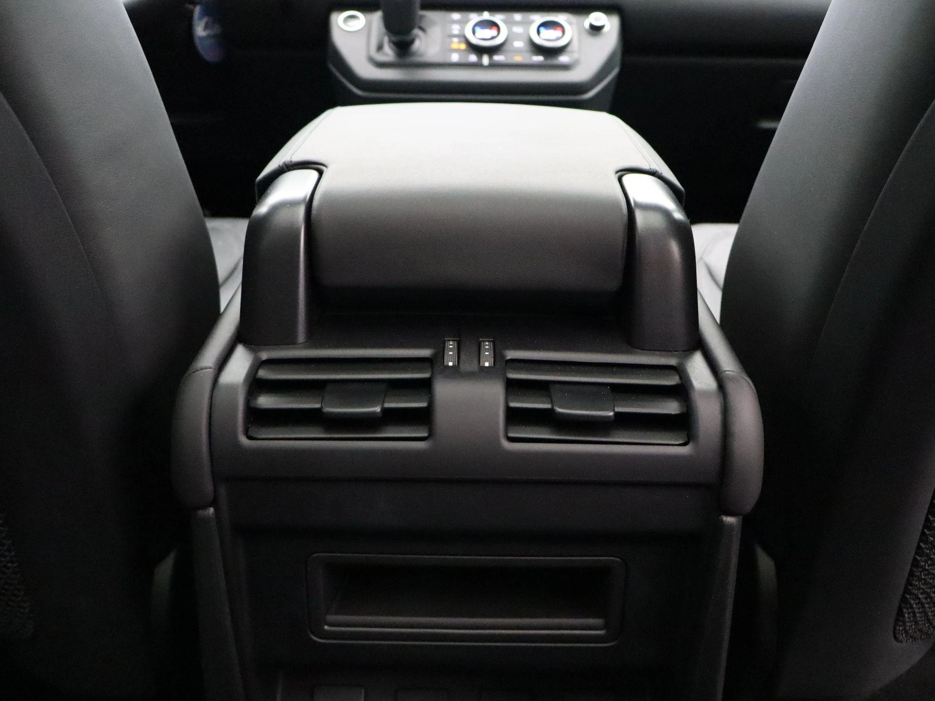 Land Rover Defender 110 2.0 P300e 110 X-Dynamic HSE