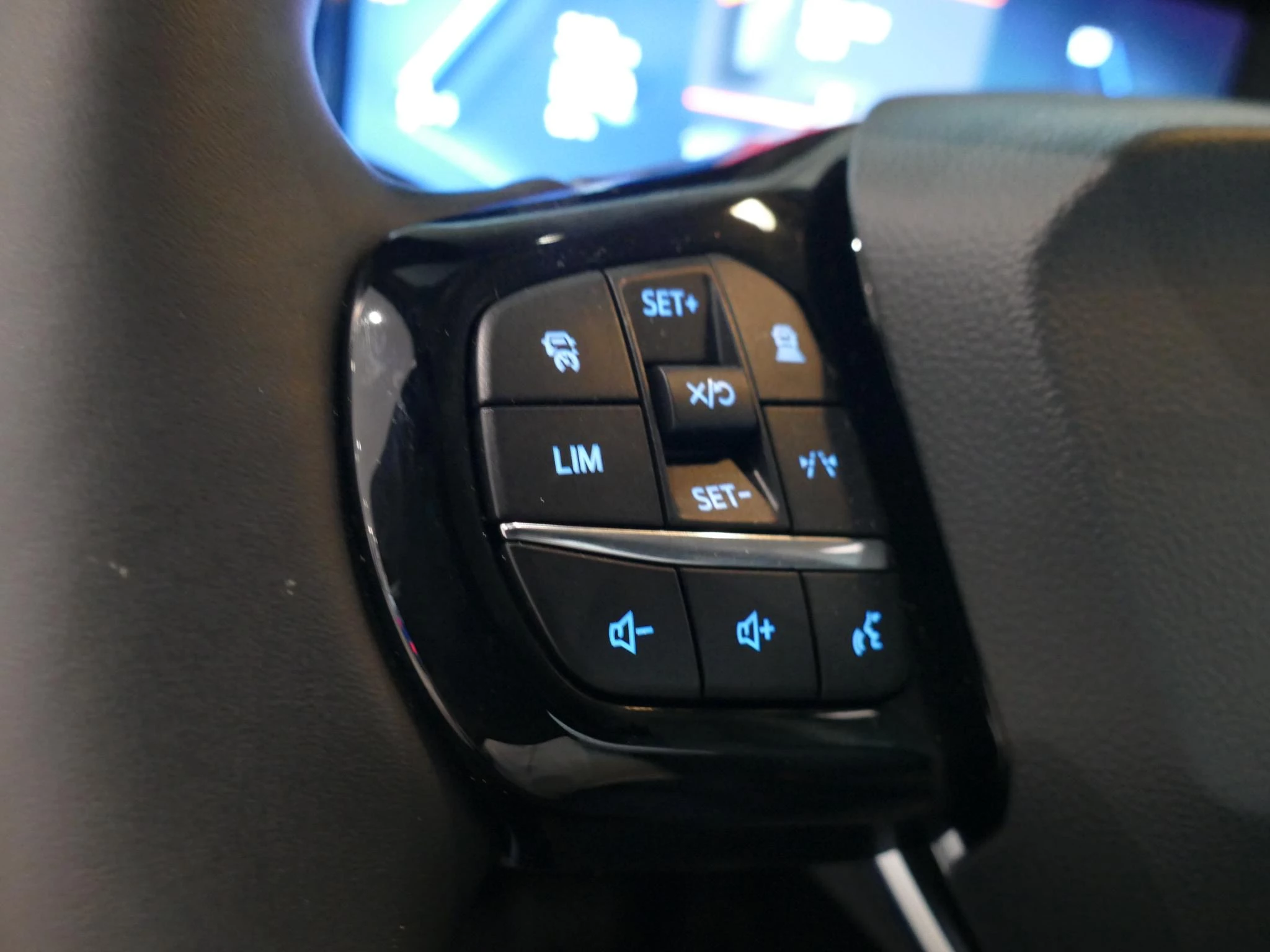 Ford-Transit Courier-image-11