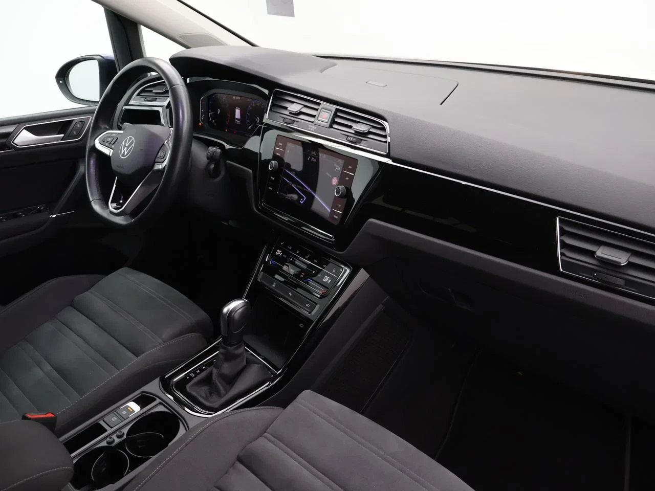 Volkswagen-Touran-image-7